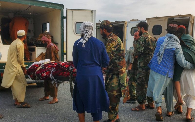 Видео: в Афганистане из-за землетрясения погибло более 800 человек